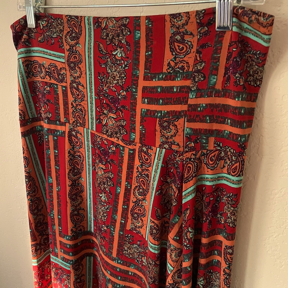 Size M LuLaRoe maxi skirt